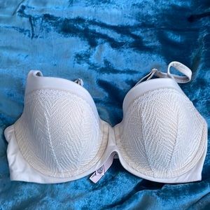 White/Cream Victoria’s Secret Bra size 32DDD